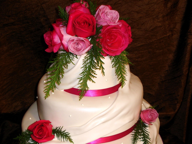event, christmas, flower head, fondant, elegance, red, love, backgrounds, cultures, freshness, close-up, flower arrangement, wedding, floral pattern, gift