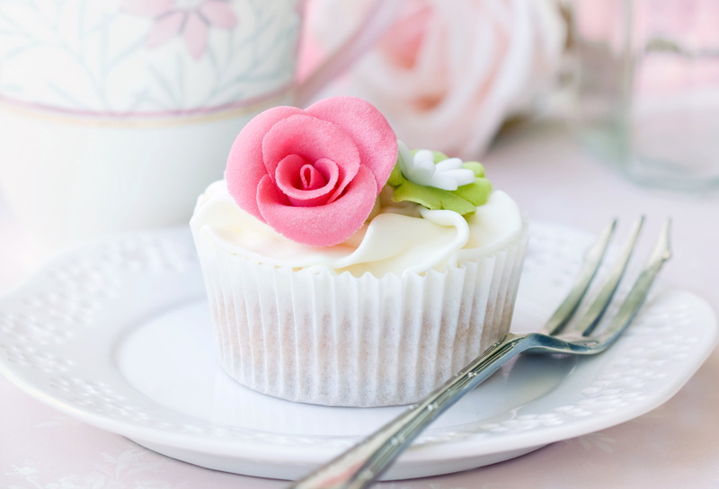 food and drink, sweet, plate, cupcake, ready-to-eat, cupcake holder, rose, freshness, baked, close-up, cake, dishes, cream, eating utensil, fondant, no people
