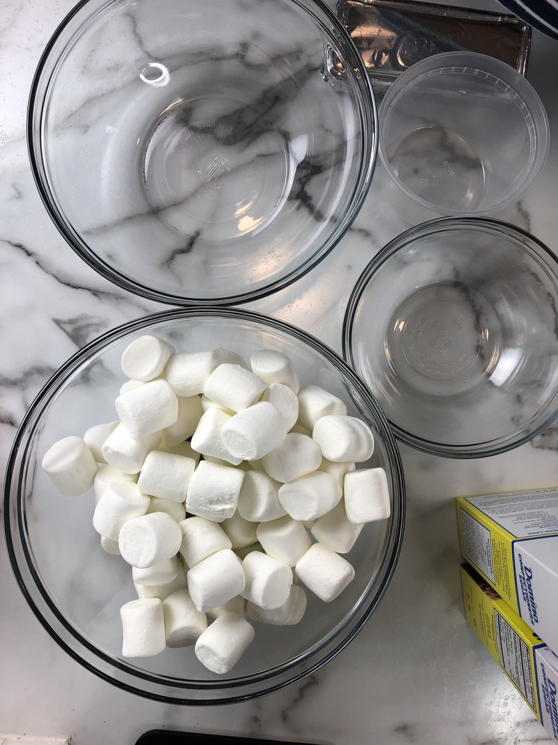 decoration, indoors, vanilla, large group of objects, jar, close-up, bake, sweet, temptation, container, marshmallow fondant, marshmallows, dessert, confectionery
