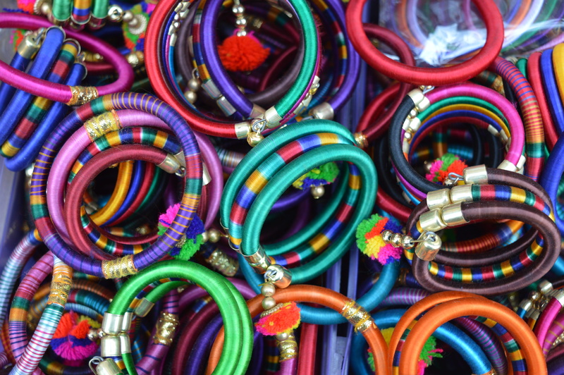 design, pattern, accessory, connection, abundance, close-up, 5K, indoors, bangle, jewelry, bracelet, no people, assorted, multi colored, colourful, pile