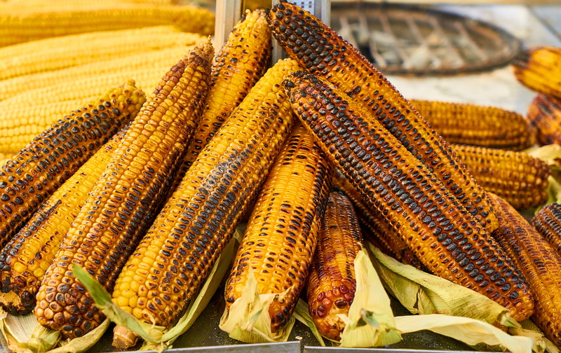 close-up, food and drink, for sale, pile, selective, freshness, sweetcorn, 5K, corn on the cob, healthy, market, still life, yellow, vegetable, corn, focus
