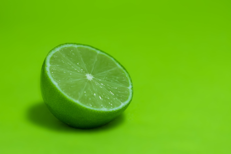 lime, green, slice, wood, food, close-up, lemon, freshness, fruit, grön, minimalism, sliced, colors, colourful, citrus Fruit, citrus, ripe, 2K, green Color