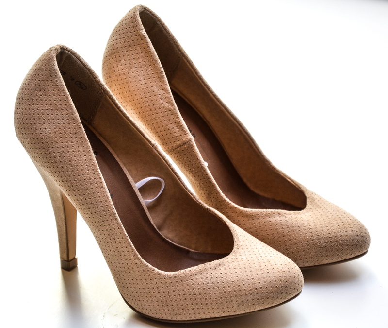 s, 4K, group of objects, elegance, footwear, high heels, still life, fashionable, wear, pattern, no people, heels, close-up, pair, leather, white background
