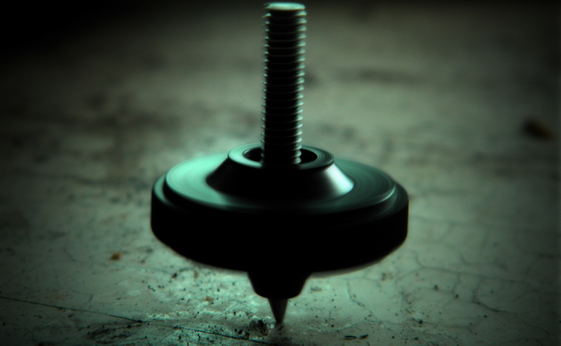 flooring, single object, dark, night, metal, no people, Black, spotlight, close-up, Aero, connection, focus on foreground, vignette, selective focus, 4K