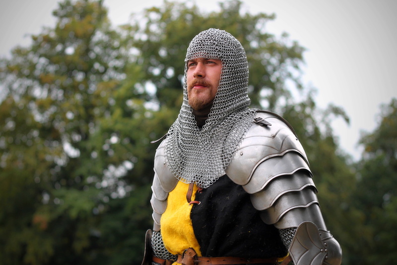 2K, sheet, man, middle ages, portrait, focus on foreground, one man only, clothing, young adult, historical fencing, contemplation, real people, tree