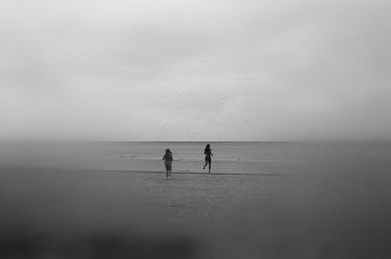 portrait, lifestyle, friendship, 2K, casual, towards, holding, travel, recreation, sea, concept, emotion, scenics - nature, horizon over water, preschoolers