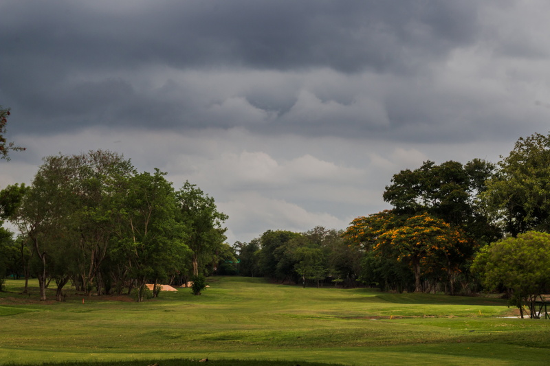 sky, field, no people, clouds, activity, golf, 5K, scenic, outdoor, landscape, equipment, leisure, green color, plant, summer, golf course, recreation