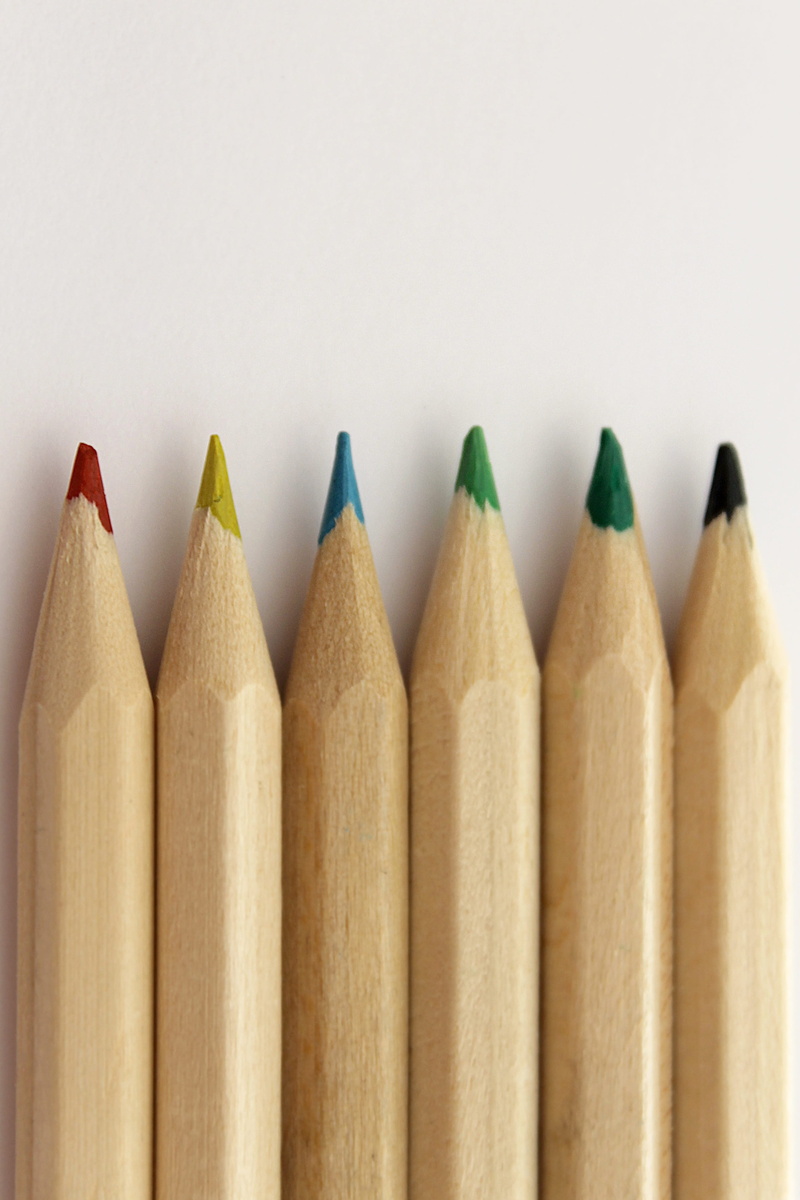 blue, simplicity, palette, medium group of objects, painting, wood - material, portrait, group of objects, pencil, several, selective focus, paper, illustration