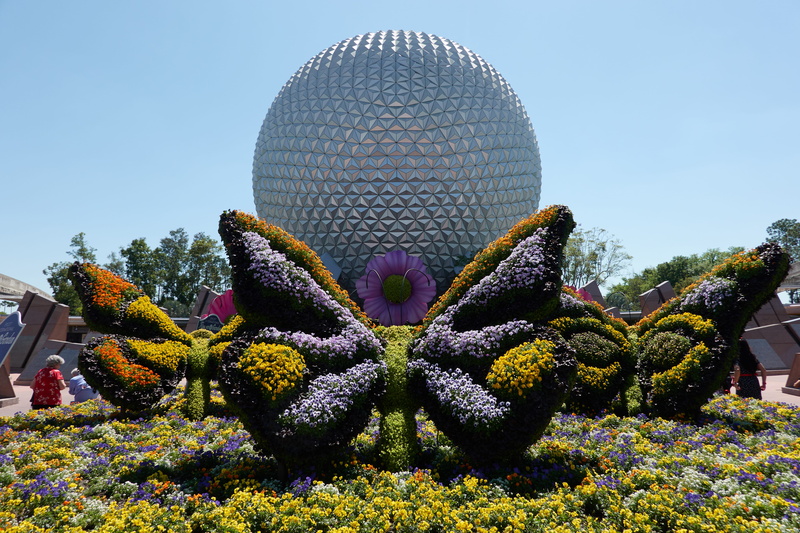 hedge, human representation, building, nature, blossom, vegetation, bush, no people, built structure, flower, growth, topiary, daytime, pattern, ornament