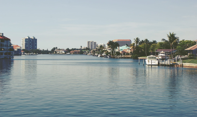 boats, swimming pool, tree, nautical vessel, 2K, vacation, city, naples, florida, yacht, built structure, waterfront, nature, architecture, no people