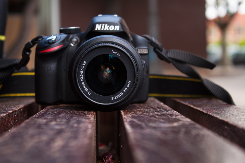 slr, slr camera, 1080P, focus on foreground, no people, photographic equipment, close-up, selective focus, indoors, photography themes, lens - eye, activity