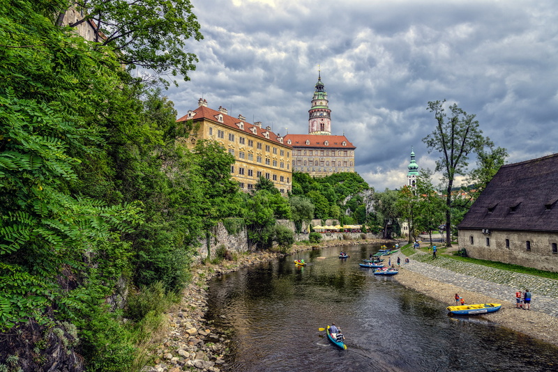 clouds, home, trees, 1080P, tower, boat, river, Czech Republic, castle, the sky, Cesky Krumlov
