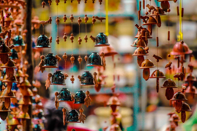 4K, buy, sale, abundance, city, selective focus, no people, sell, backgrounds, variation, ceramic, order, carvings, bazaar, blur, deal, retail display