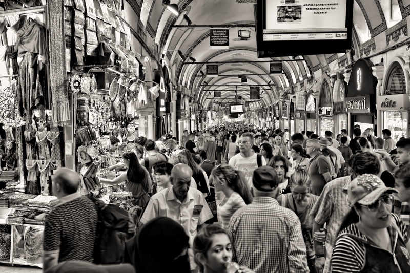 urban, stocks, people, consumerism, large group of people, commerce, 5K, market, shopping, wear, built structure, architecture, crowd, women, leisure activity