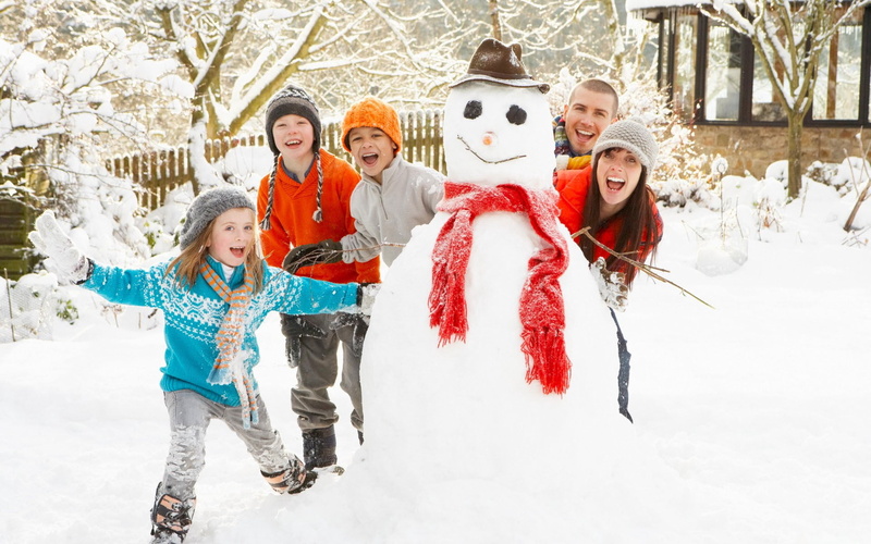 leisure Activity, day, 1080P, warm Clothing, adult, females, tree, laughing, clothing, activity, s, christmas, vacations, snowman, playful, snowing, mother