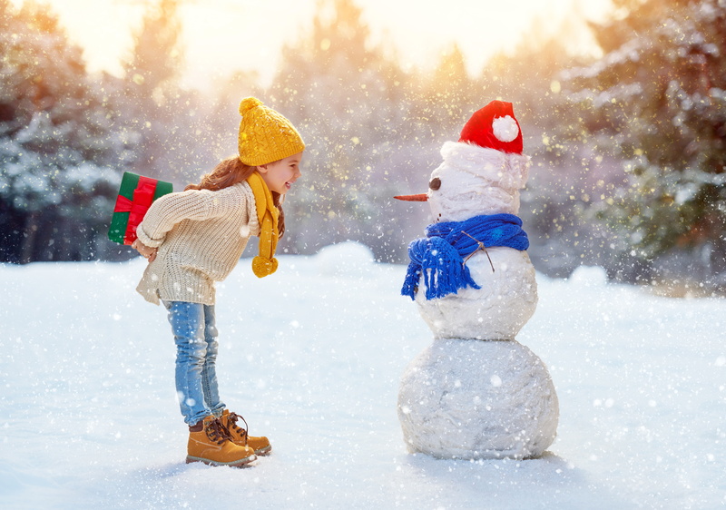 females, warm clothing, lifestyles, cap, small, frost, people, snowflake, cold temperature, white, Gifts, beautiful, offspring, Winter, action, smiling