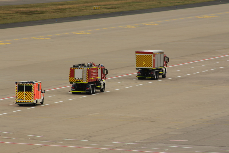 photo film, photo studio, semi-truck, transportation, fire engines, media, sign, camera, look, head, outdoors, studio, Airport, nature, slide film, logo