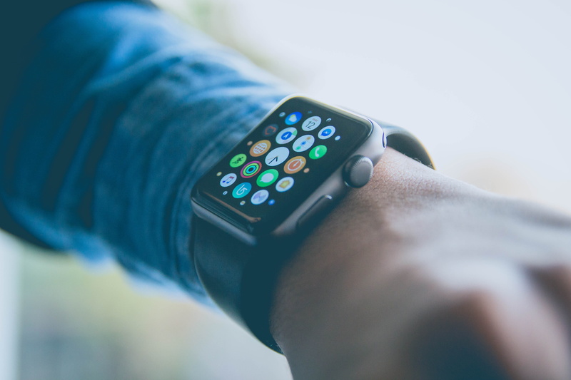 selective focus, 5K, adult, sport, time, equipment, men, black, human hand, using, case, human body part, wireless technology, apps, tech, apple watch