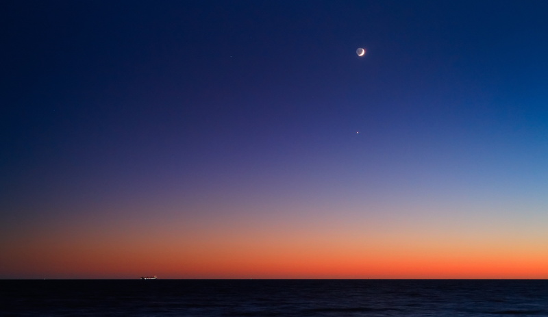 dusk, 5K, Regul, coastline, Venus, moon, cloud - Sky, wave, horizon Over Water, ship, reflection, vacations, landscape, outdoors, space, scenics, seascape
