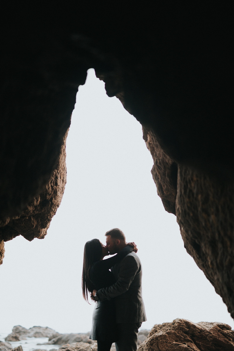 rock, man, leisure activity, solid, young adult, standing, rock formation, men, nature, water, adult, outdoors, 5K, daytime, kissing, outside, rock - object