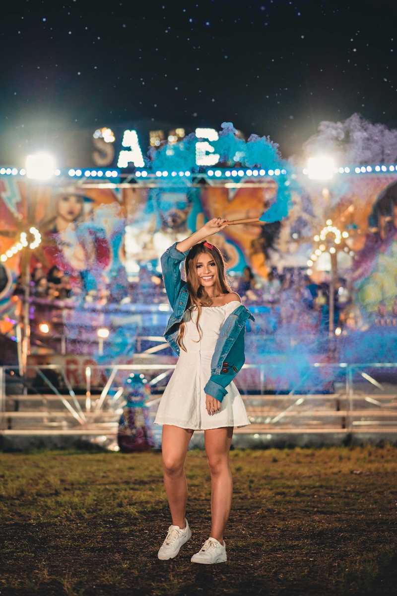 lifestyles, style, one person, beautiful woman, emotion, wear, smoke bomb, posing, outfit, hair, festival, celebration, front view, lights, beautiful, hairstyle