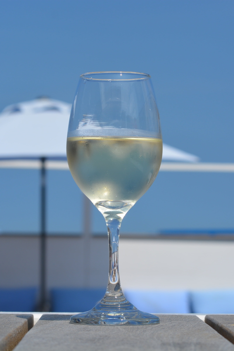 alcohol, water, wine, transparent, wineglass, blue sky, close-up, 4K, food and drink, day, focus on foreground, beach bar, glass - material, table, refreshment