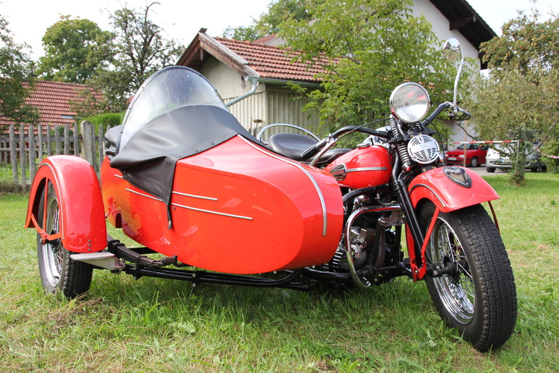 helmet, 5K, built structure, land, sports helmet, red, tree, machine, land vehicle, drive vehicles, fast, headwear, summer, day, speed, crash helmet, harley