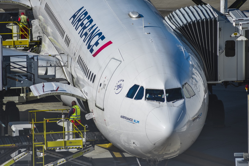outdoors, mode of transportation, air, white, no people, public transportation, nature, aerospace industry, airport, connection, jet engine, airport runway