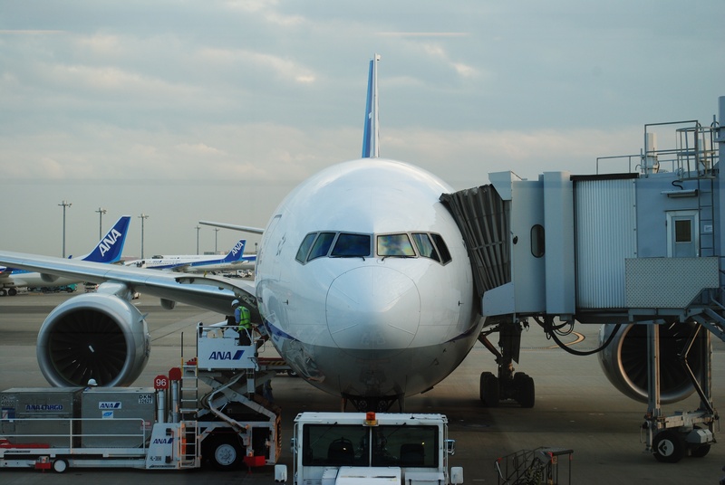 airport runway, mode of transportation, boarding gate, connection, aso, air vehicle, airport, no people, cloud - sky, haneda, arrival, travel, transportation