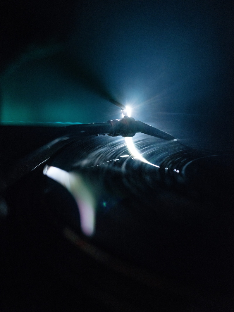 live, play, night, musical instrument, musical, motion, selective focus, geneva, light beam, playing music, electronica, vinyl turntable, 8K, electronic