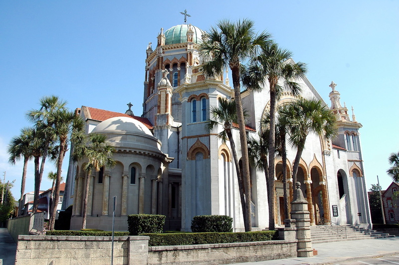 day, palm tree, renaissance, history, pray, building exterior, steeple, roof, dome, tower, clear sky, christian, florida, sky, outdoors, low angle view