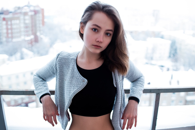 portrait, jacket, face, Lenar Abdrakhmanov, belly, crop top, 1080P, looking at viewer, women, open jacket, depth of field, brunette