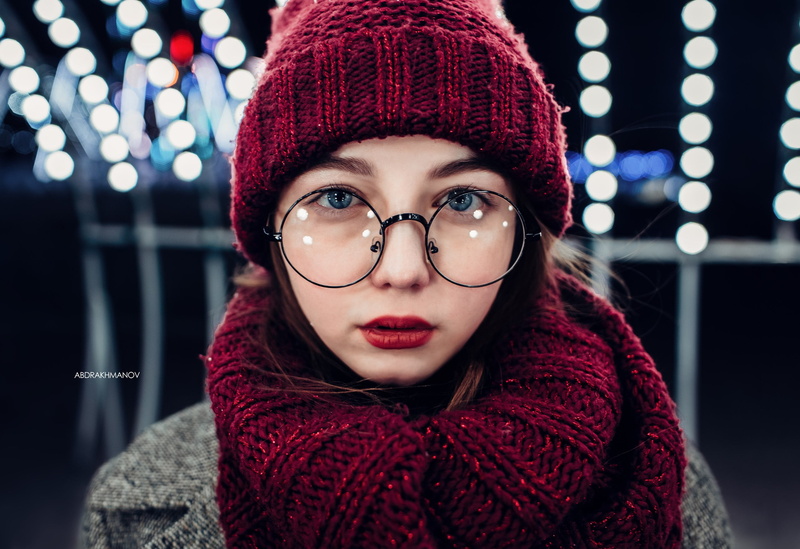 front view, portrait, young adult, woolly hat, one person, knit hat, coats, cold temperature, face, headshot, warm clothing, sweater, women, 2K, blue eyes