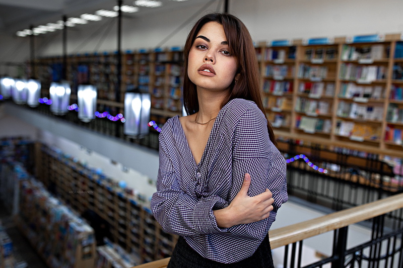 women, portrait, arms crossed, books, Lenar Abdrakhmanov, 1080P