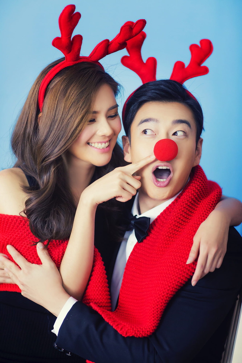 pretty, people, emotion, man, fashion, joy, fun, adult, young women, nose, portrait, smiling, clothing, deer, red, christmas, beautiful woman, model, pose