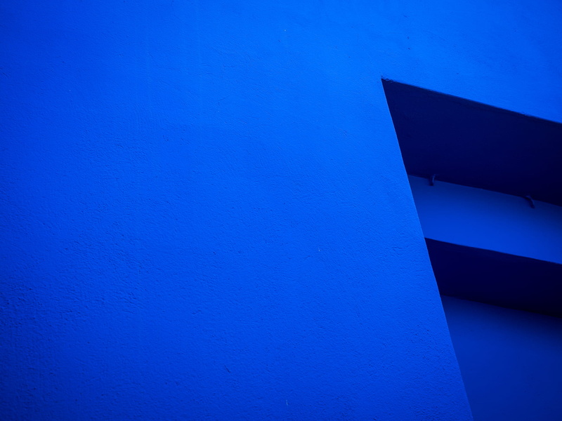 low angle view, outdoors, no people, built structure, blue, jardin majorelle, architecture, clear sky, modern, building, marrakech, 1080P, backgrounds