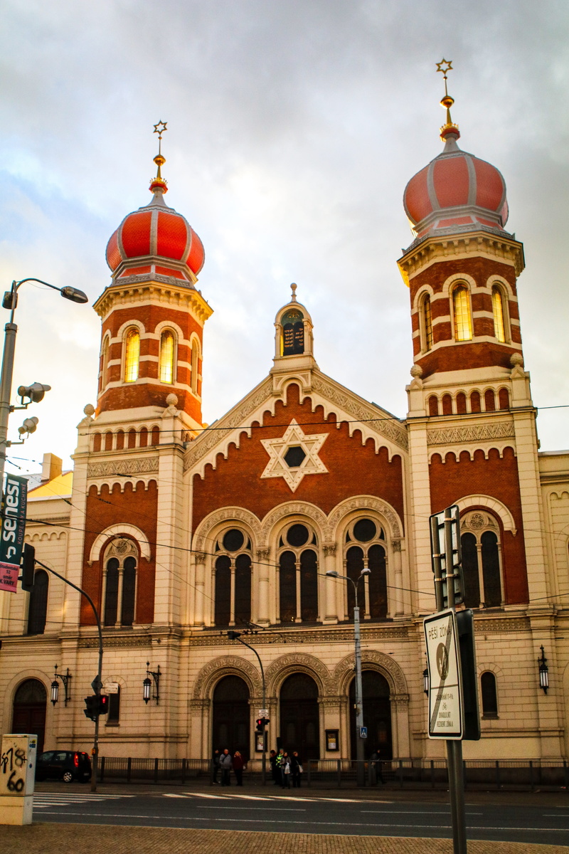 religion, outdoors, spirituality, belief, dome, building exterior, 5K, architectural column, sky, built structure, history, city, incidental people, the past