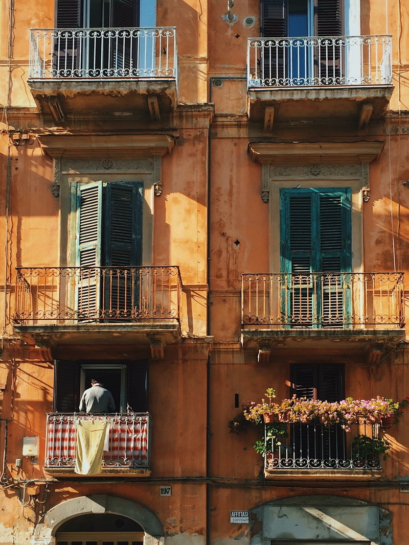 architecture, Balcony, travel, animal themes, low angle view, sunny afternoon, europe, venice - Italy, famous Place, city, italy, tourism, no people, built Structure
