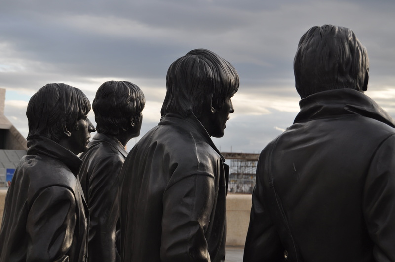rear view, friendship, cloud - sky, lifestyles, architecture, togetherness, statue, group of people, city, sky, people, music, 4K, real people, clothing
