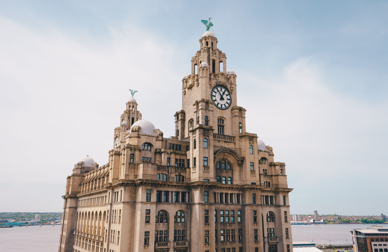 outdoors, liver building, tourism, nature, united kingdom, statue, city, history, cloud - sky, england, windows, 5K, sky, arch, mersy, clock, travel, river