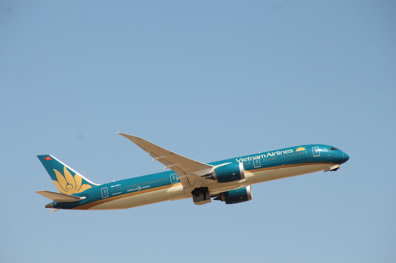 travel, nature, plan spotting, clear sky, sky, transportation, mode of transportation, 5K, side view, jet, passenger aircraft, plan potter, vietnam airlines
