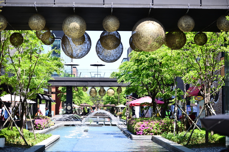 4K, hanging, kernel work, building exterior, built structure, day, front or back yard, landscape, water, plant, potted plant, nature, architecture, park