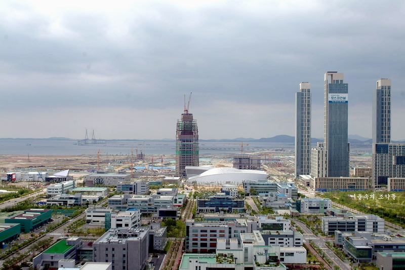tall - high, sky, high angle view, residential district, cloud - sky, architecture, songdo, building, skyscraper, settlement, office, built structure, cityscape