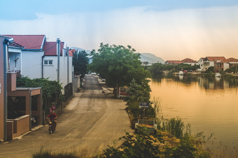 building exterior, cloud - sky, day, pottery, near, transportation, no people, residential district, city, built structure, lake, nature, eater, water