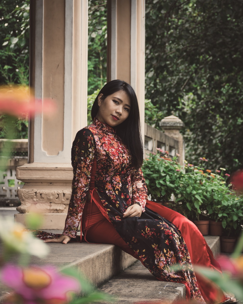 looking at camera, sari, adult, pottery, potted plant, hair, woman, ho chi minh city, plant, long, traditional clothing, flora, leisure activity, human
