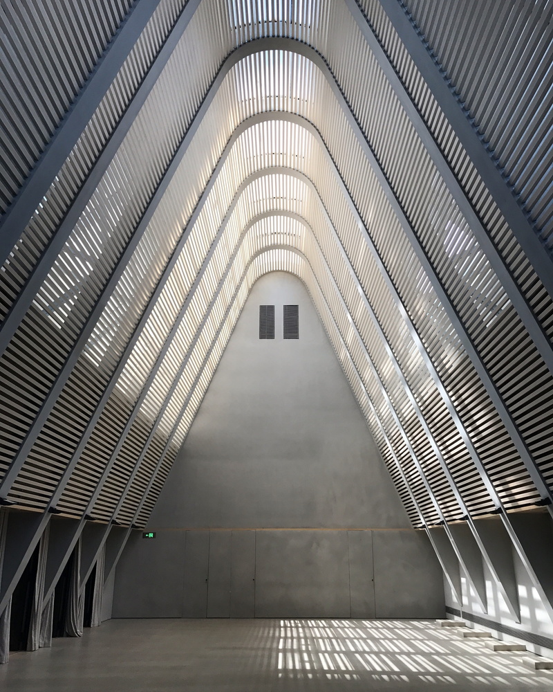 empty, futuristic, flooring, CHAO, interior, wall, tunnel, landscape, metal, vanishing Point, pattern, light, 2K, room, architecture, roof, illuminated