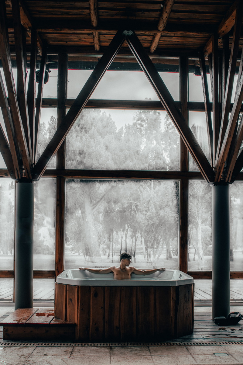 wood - material, hardwood, vase, sitting, plywood, hot tub, flooring, floor, glass, table, water, architectural column, leisure activity, hot, real people
