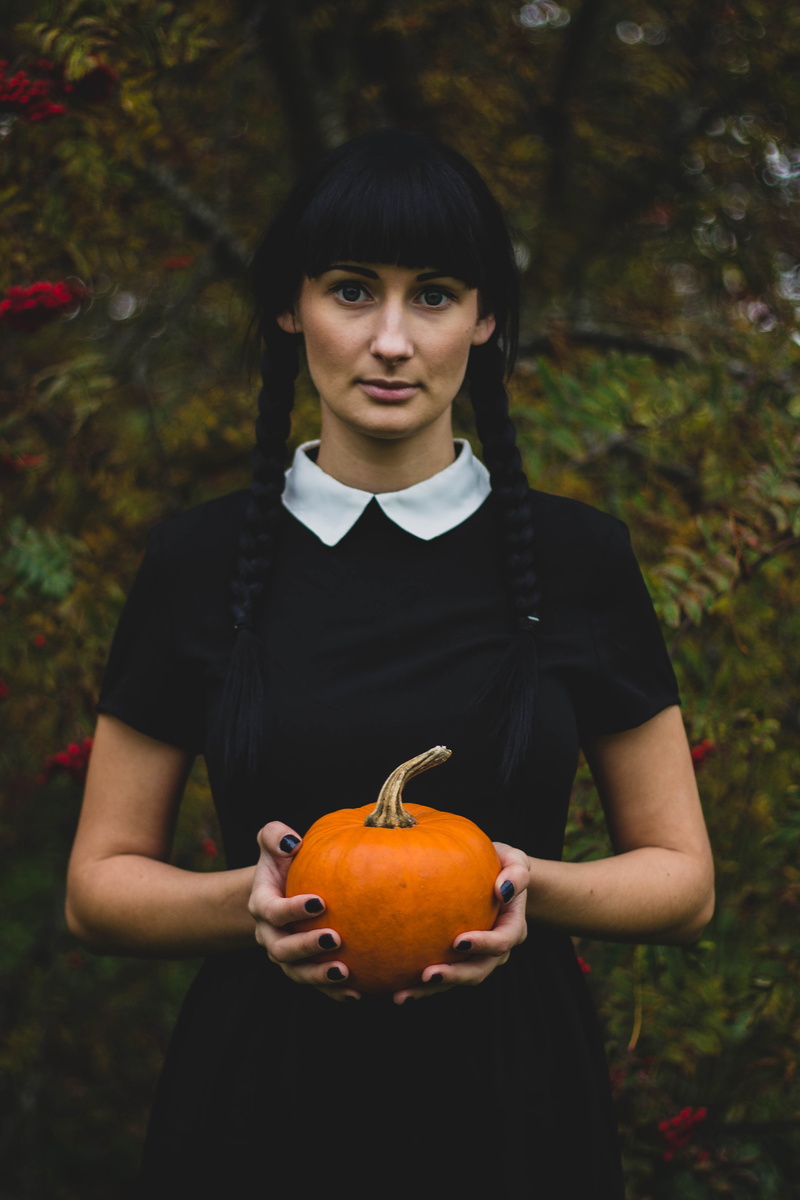 celebration, real people, young adult, hairstyle, 5K, portrait, orange color, festival, food and drink, adult, woman, one person, daylight, halloween