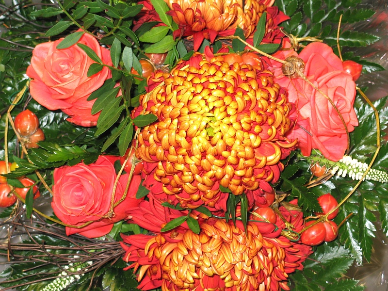 flower head, roses, no people, red, growth, high angle view, 1080P, bouquet, day, flower, flower gift, creative, valentines day, freshness, festival, happy