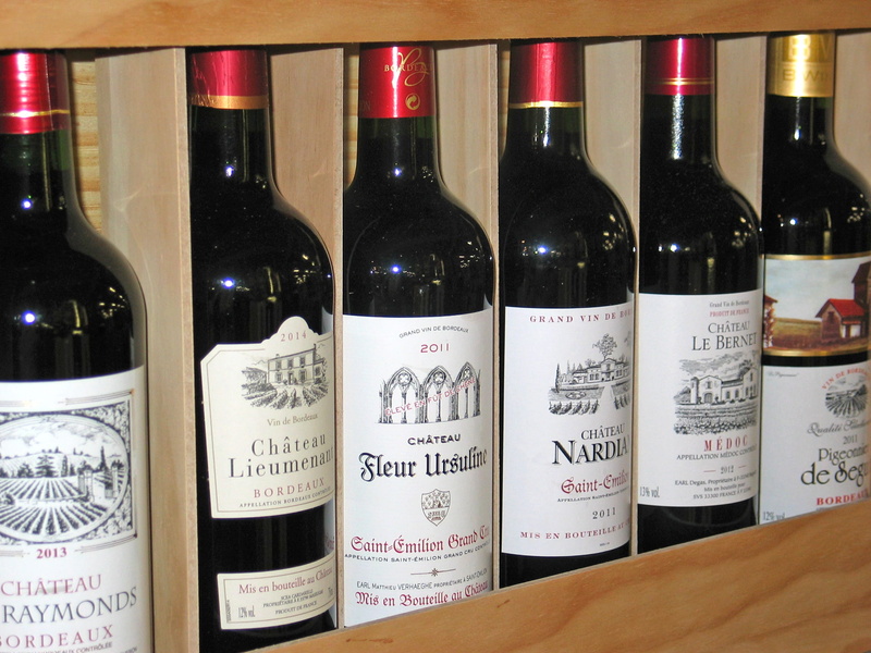 packaging, bottle, alcohol, eat, text, bottleneck, grapes, large group of objects, variation, collection, wine list, indoors, gift, alcoholic beverages